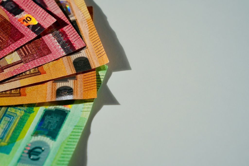 Leges, de kosten die je een gemeente moet betalen als je een vergunning aanvraagt. Wat zijn leges en hoeveel moet je betalen? Mijn Constructeur geeft je de informatie!